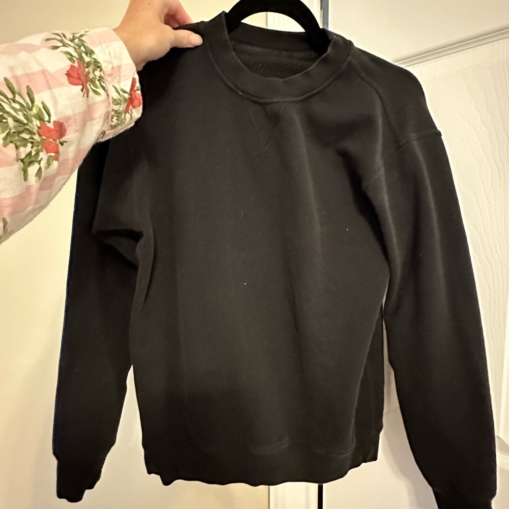 Size 4 lululemon crewneck